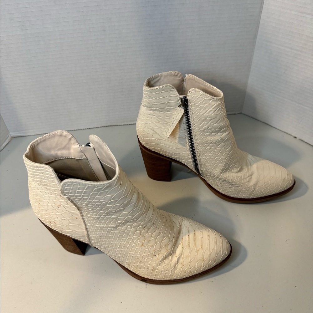 Mia White Python Ankle Booties, Size 8.5 - Picture 10 of 13